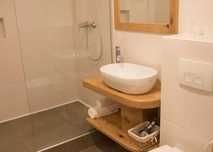 Dvorec Bed & Breakfast 3*