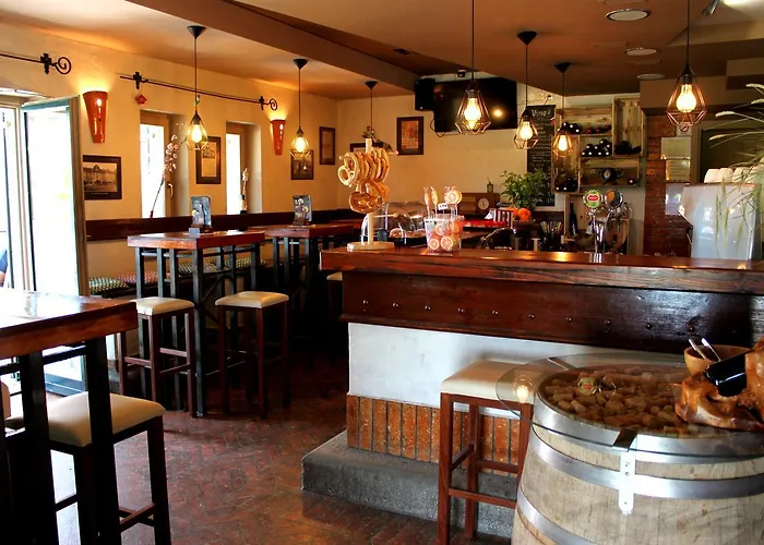 Dvorec Bed & Breakfast 3*