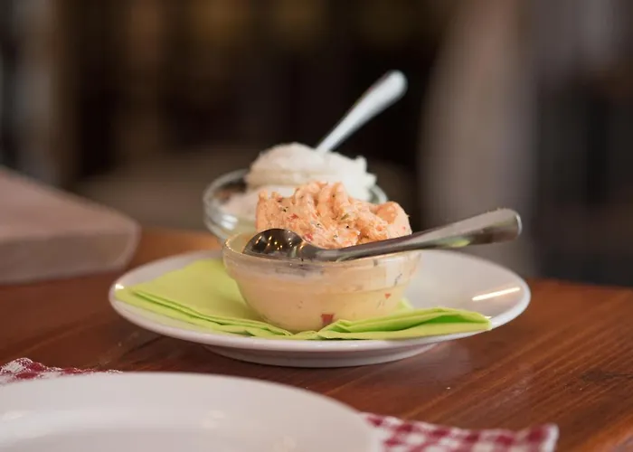 Dvorec Bed & Breakfast 3*